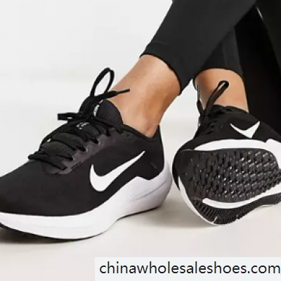 black nikes womens