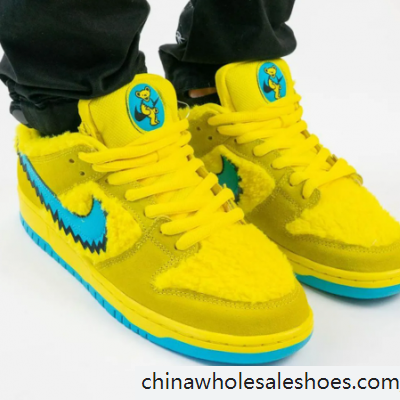 yellow dunks low