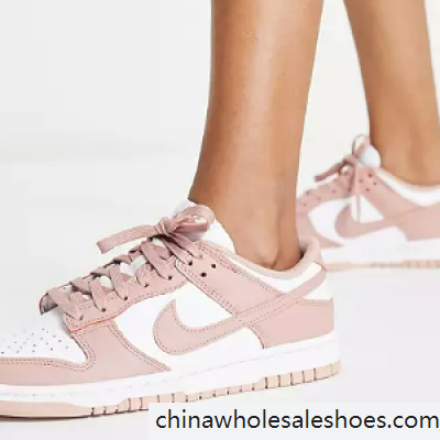 pink nike dunk low